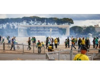 Brezilya'da Bolsonaro destekçileri Kongre binasını bastı