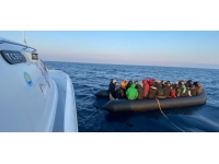 Çanakkale açıklarında 35 düzensiz göçmen kurtarıldı