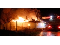 Balıkesir'de 3 evin zarar gördüğü yangında 1 kişi hayatını kaybetti