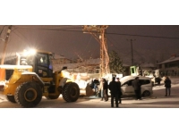 Bingöl'de hafif ticari aracın trafoya çarpması sonucu sürücü yaralandı