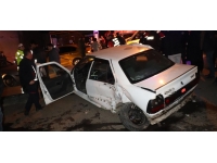 Zonguldak'ta kazada savrulan araç durakta bekleyenlere çarptı