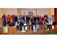 Muş'ta gençler arası şiir okuma yarışması düzenlendi