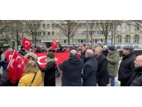 İsviçre'deki Türk toplumu, Kur'an-ı Kerim'in yakılmasını protesto etti