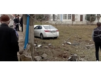 Babasının arabasını kaçıran ehliyetsiz çocuk duvara çarptı