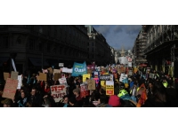 İngiltere’de son 10 yılın en büyük grevi: Yarım milyon kişi sokağa indi