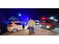 Manisa'da park halindeki 3 araca çarpan otomobilin sürücüsü yaralandı