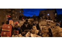 Hatay'da bina enkazından 1 kişi sağ çıkarıldı