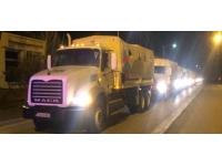 Azerbaycan'dan Türkiye'ye 13 kamyonluk insani yardım konvoyu