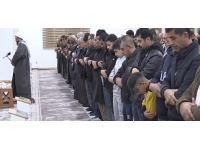 Kerkük'te depremlerde hayatını kaybedenler için gıyabi cenaze namazı kılındı