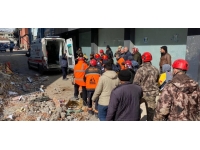 Batman'dan giden ekipler Gaziantep'te bir kadını 55 saat sonra enkazdan kurtardı