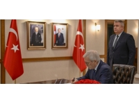 Türkiye'nin Moskova Büyükelçiliği'nde deprem nedeniyle taziye defteri açıldı