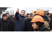 Bakan Kurum: Önceliğimiz enkaz altındaki vatandaşlarımıza ulaşmak