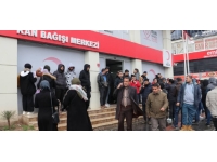 Batman'da vatandaşlar depremzedeler için kan bağışında bulundu