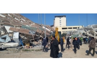 KKTC’den giden iş araçları ve ekipler arama-kurtarma çalışmalarına Hatay’da başladı