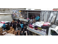 Depremzedelere Adana'nın ilçelerinden yardım malzemeleri gönderildi