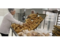 Bartın'da meslek liseliler deprem bölgesi için günde 15 bin ekmek üretiyor