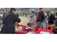 Hollanda'daki Türkler sattıkları yemeklerin gelirini depremzedelere gönderiyor