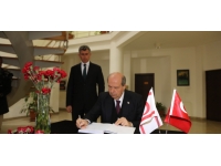 Cumhurbaşkanı Tatar, taziye defterini imzaladı