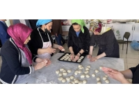 Elazığ'da depremzedeler için günlük 15 bin poğaça, pasta ve simit üretiliyor