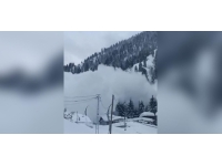 Rize'de çığ düşme anı kamerada