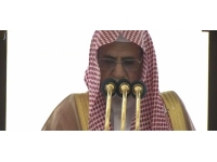 Kabe imamı depremzedeler için dua ederken gözyaşlarını tutamadı