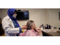 Gönüllü berber ve kuaförler Malatya'da depremzedelere hizmet sunuyor