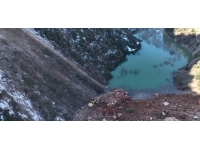 Kopan kayalar dağları birleştirdi, yapay göl oluştu