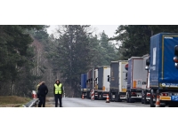 Polonya'nın doğu sınırından Belaruslu yük taşıyıcıları geçemeyecek