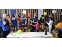 Doğum günü depremlere denk gelen çocuğa Ağrı'da yaş pasta kesildi