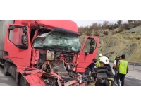 Kütahya'da tır ile kamyon çarpıştı