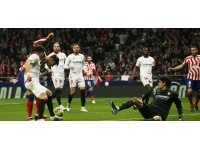 Fenerbahçe'nin rakibi Sevilla, Atletico'dan fark yedi