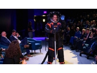 Ay’a yolculuk: NASA yeni ‘Uzay kıyafeti’ni tanıttı