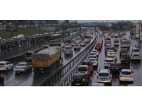 İstanbul'da yağış nedeniyle trafik oluştu