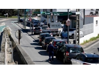 Fransa’da grev nedeniyle akaryakıt kuyrukları oluştu