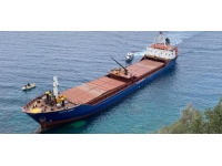 Kuru yük gemisi Datça açıklarında karaya oturdu