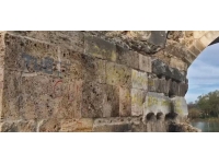 Aspendos Köprüsü'nde çirkin görüntü