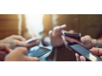 Fransa'da Macron dahil tüm memurlara uygulama yükleme yasağı