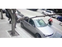 Motosikletini çalan hırsızın üzerine atladı: O anlar kamerada