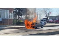 Yeni aldığı araba 10 dakika sonra alev topuna döndü