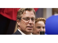 ABD'deki okul saldırısının ardından Kongre üyesinin silahlı fotoğrafı gündemde