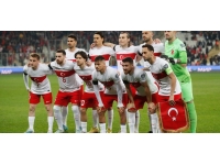 Stefan Kuntz 3 değişikliğe gitti