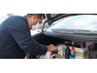 Hataylı depremzede berber iş yerini otomobiline taşıdı