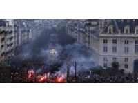 Fransa'da kriz bitmiyor: 6 Nisan'da büyük grev var