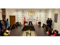 Milli Eğitim Bakanı Çavuşoğlu, 23 Nisan Ulusal Egemenlik ve Çocuk Bayramı nedeniyle makamını Alasya İlkokulu öğrencisi Ela Kızıltunçlar’a devretti