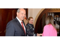 Cumhurbaşkanı Ersin Tatar ve eşi Sibel Tatar, Cumhurbaşkanlığı personeliyle bayramlaştı