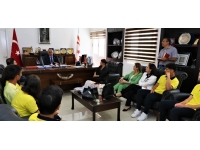 Öğrencilerden Eğitim Bakanı Çavuşoğlu’na ziyaret