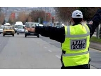 Trafik denetimlerinde 6 araç sürücüsü tutuklandı