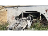 Surlariçi bölgesinde bir araç köprüden uçtu