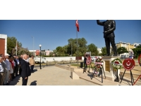 Mutlu Barış Harekâtının yıldönümü nedeniyle Lefkoşa’daki Ecevit Anıtı önünde tören düzenlendi