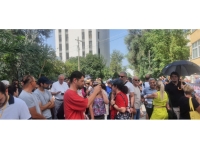 Veliler, ders kitaplarının sıkıntılı olduğu gerekçesi ile eylem yaptı..Bakan Çavuşoğlu, sıkıntılı bölümlerin yeniden masaya yatırılacağı sözünü verdi